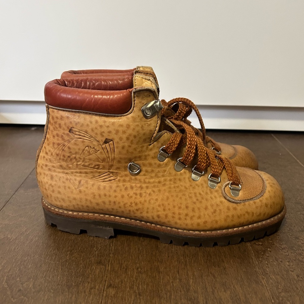 Women’s vintage leather hiking boots